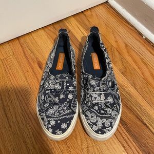 Rocket dog blue paisley navy and white sneakers